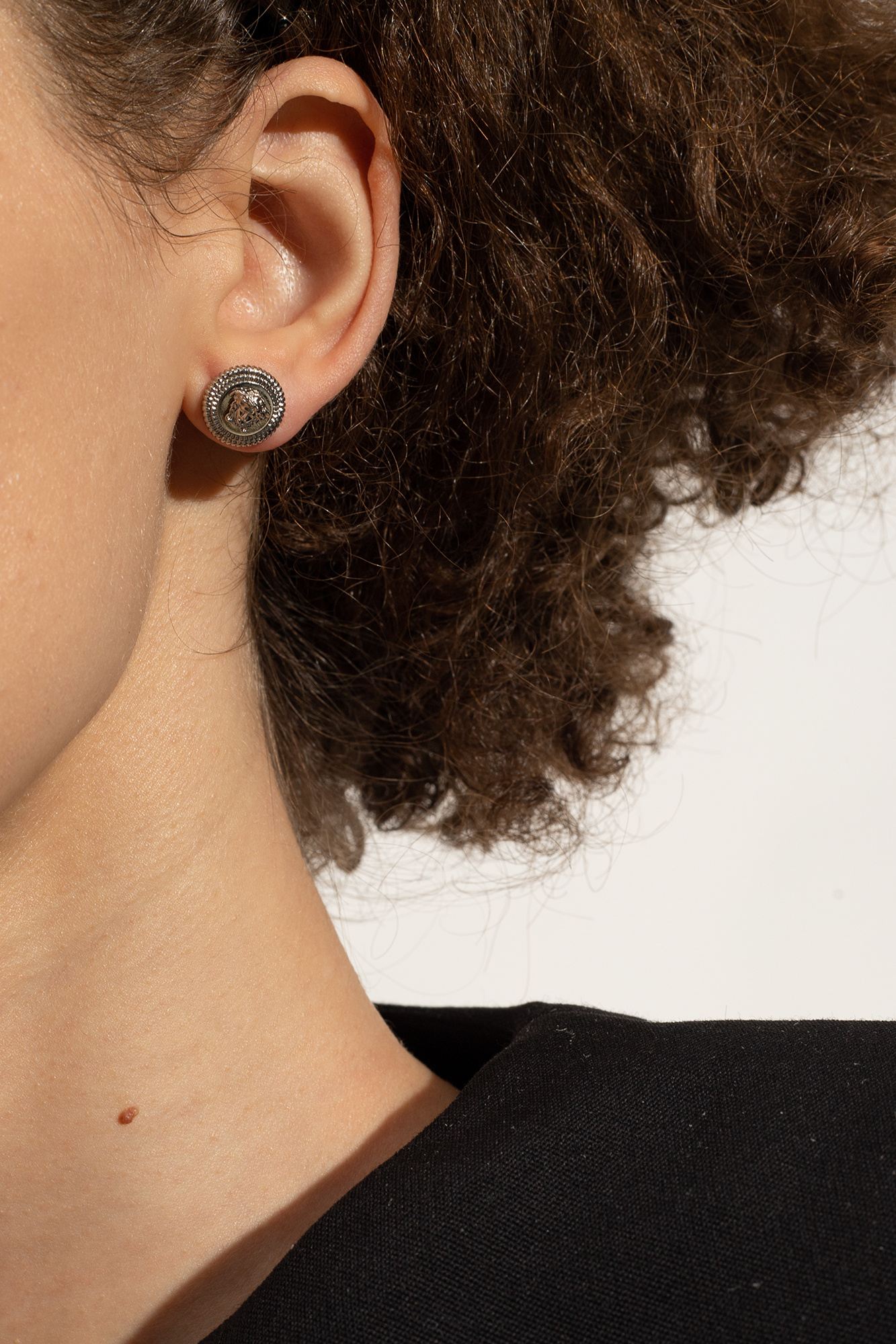 【関税＆送料込み】Versace Logo Hoop Earrings Versace Logo Hoop Earrings | VERSACE US